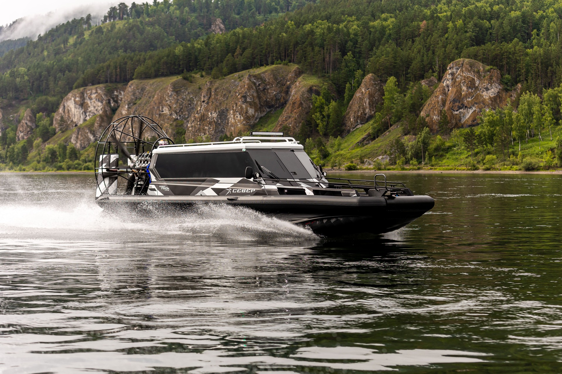 Иллюстрация Компания «Север» покажет модель всесезонной аэролодки на Zavidovo Boat Show